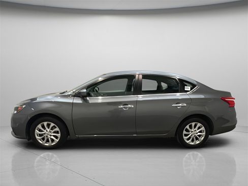 Used 2018 Nissan Sentra SV image 2