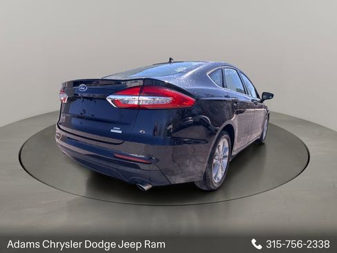 Used 2019 Ford Fusion SE image 3