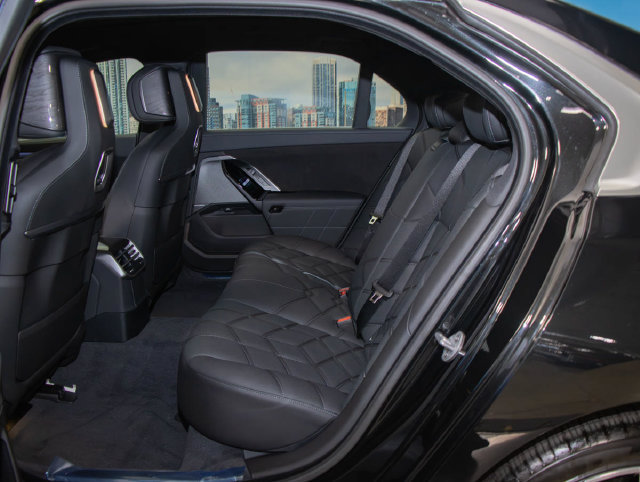 Used 2027 BMW i7 xDrive50 AWD/4WD image 20