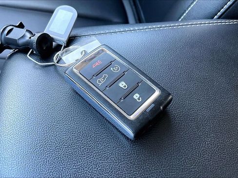 Used 2023 Jeep Grand Cherokee L Limited AWD/4WD image 11