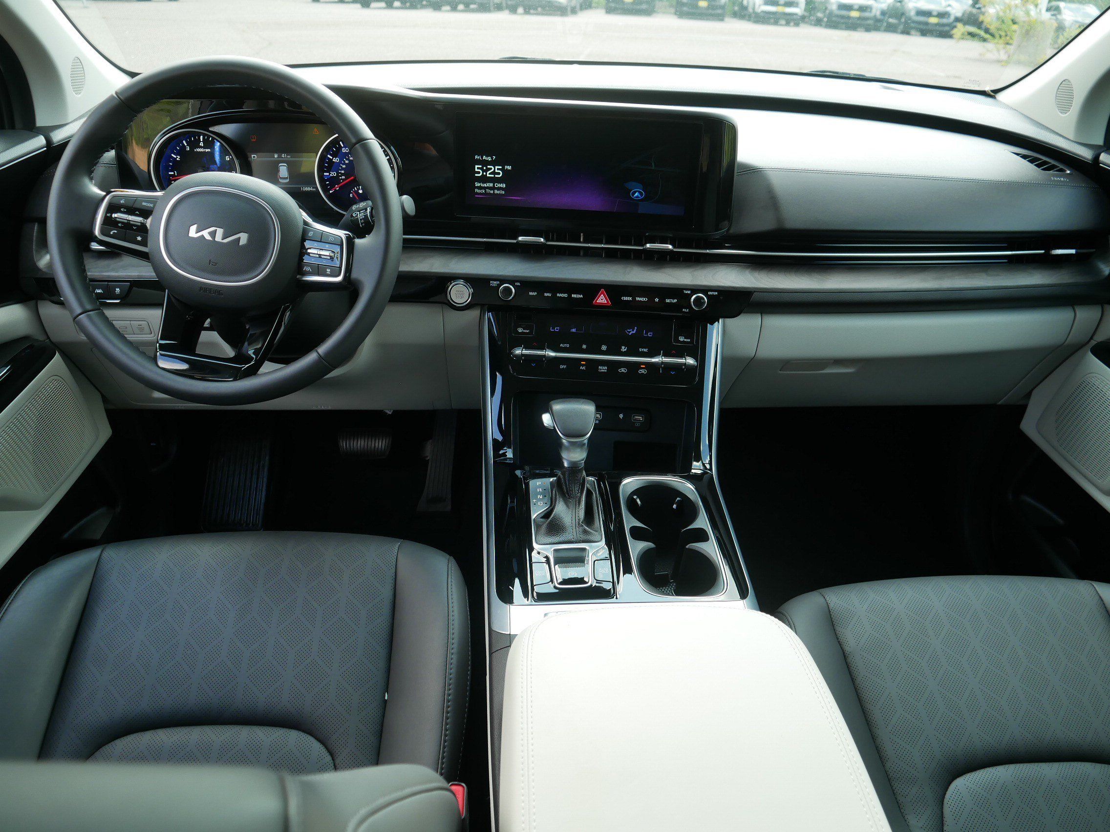 Certified 2023 Kia Carnival EX FWD image 10