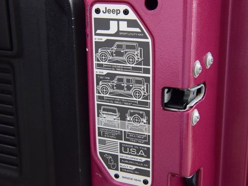 Used 2024 Jeep Wrangler Sahara w/ Technology Group image 25