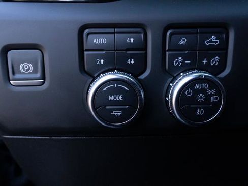 Used 2024 GMC Sierra 2500 Denali Ultimate image 17