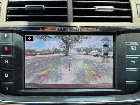 Used 2019 Lincoln Continental Select w/ Continental Climate Package AWD/4WD image 15