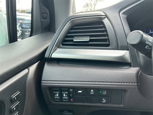 Used 2018 Honda Odyssey EX-L image 19