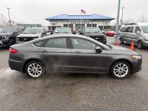 Used 2020 Ford Fusion SE image 4
