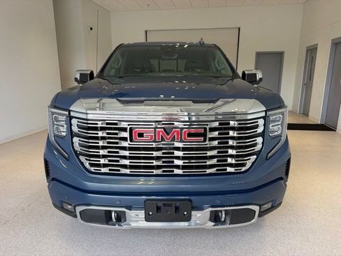 Used 2024 GMC Sierra 1500 Denali w/ Technology Package AWD/4WD image 2