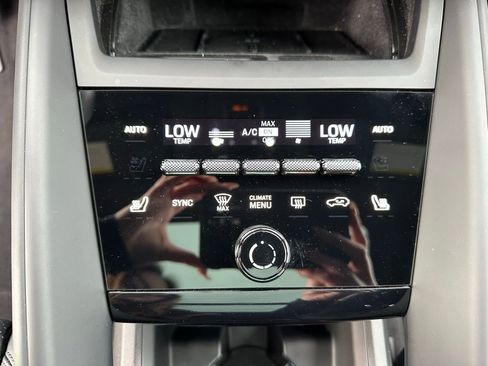 Certified 2025 Porsche Macan 4S Electric image 27