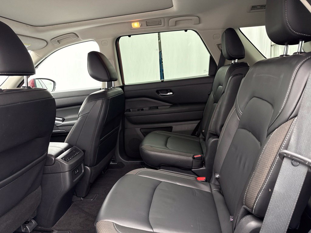 Used 2023 Nissan Pathfinder SL w/ SL Premium Package AWD/4WD image 16