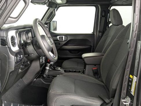 Used 2025 Jeep Wrangler Unlimited Sahara AWD/4WD image 13