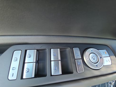 Used 2024 Genesis GV80 2.5T w/ Advanced Package AWD/4WD image 28