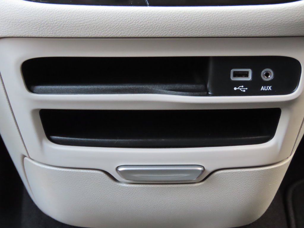 Used 2018 Chrysler Pacifica L FWD image 49