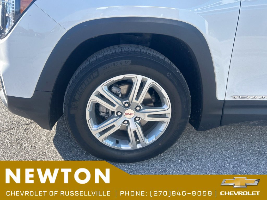Used 2024 GMC Terrain SLE FWD image 19