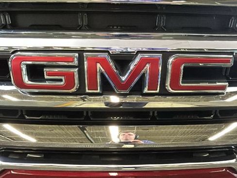 Used 2019 GMC Sierra 1500 SLE w/ SLE Value Package AWD/4WD image 8