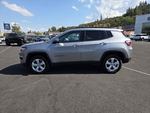 Used 2018 Jeep Compass Latitude w/ Popular Equipment Group AWD/4WD image 8