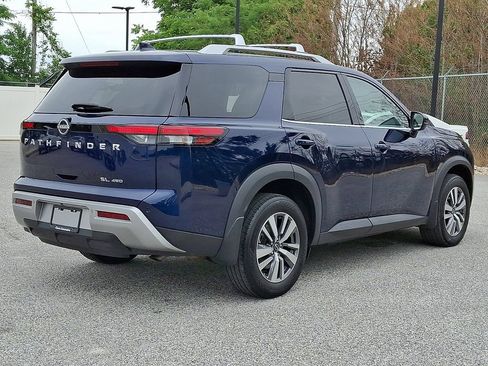 Used 2023 Nissan Pathfinder SL AWD/4WD image 9