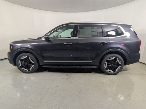 New 2025 Kia Telluride S image 4