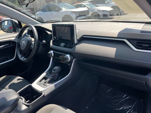 Used 2025 Toyota RAV4 XLE FWD image 14