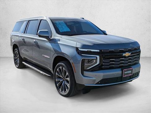New 2026 Chevrolet Suburban High Country image 3