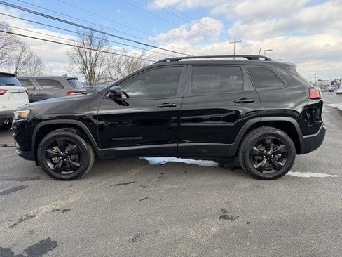 Used 2019 Jeep Cherokee Latitude Plus image 2
