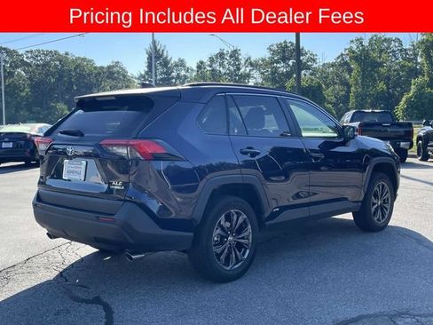 Used 2022 Toyota RAV4 XLE Premium AWD/4WD image 5
