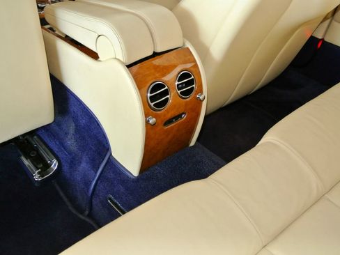 Used 2009 Bentley Azure RWD image 24