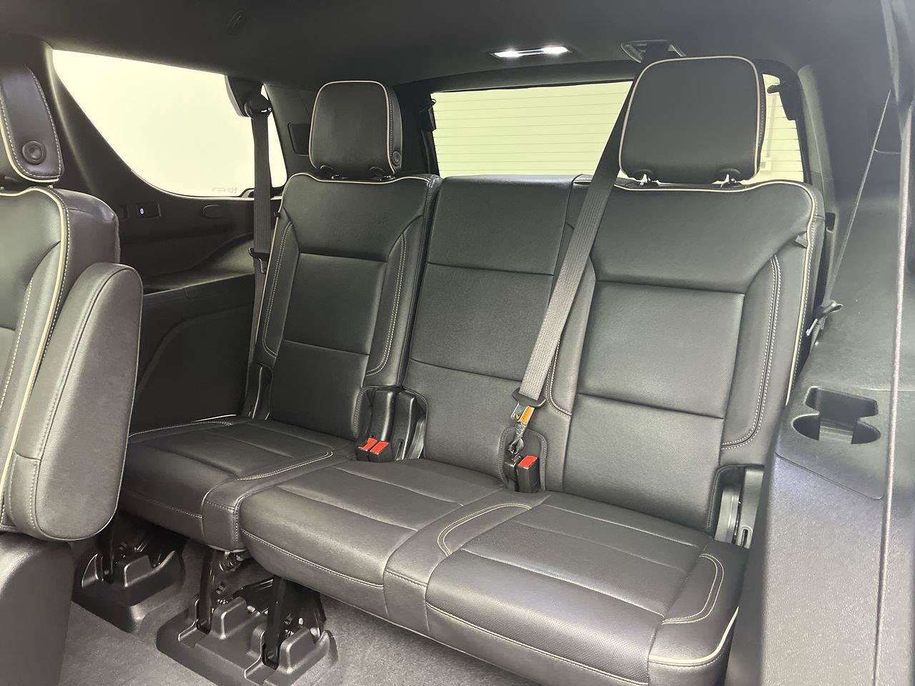 Certified 2022 GMC Yukon SLT w/ SLT Premium Package AWD/4WD image 14