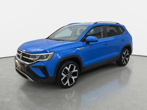 Certified 2022 Volkswagen Taos SEL w/ Panoramic Sunroof Package image 7