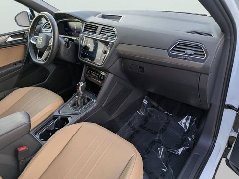 Used 2023 Volkswagen Tiguan SE FWD image 10