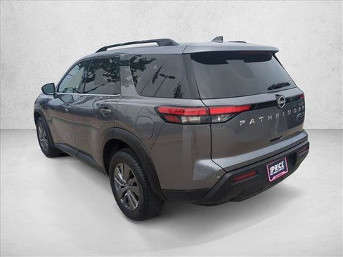 Used 2025 Nissan Pathfinder SV FWD image 8