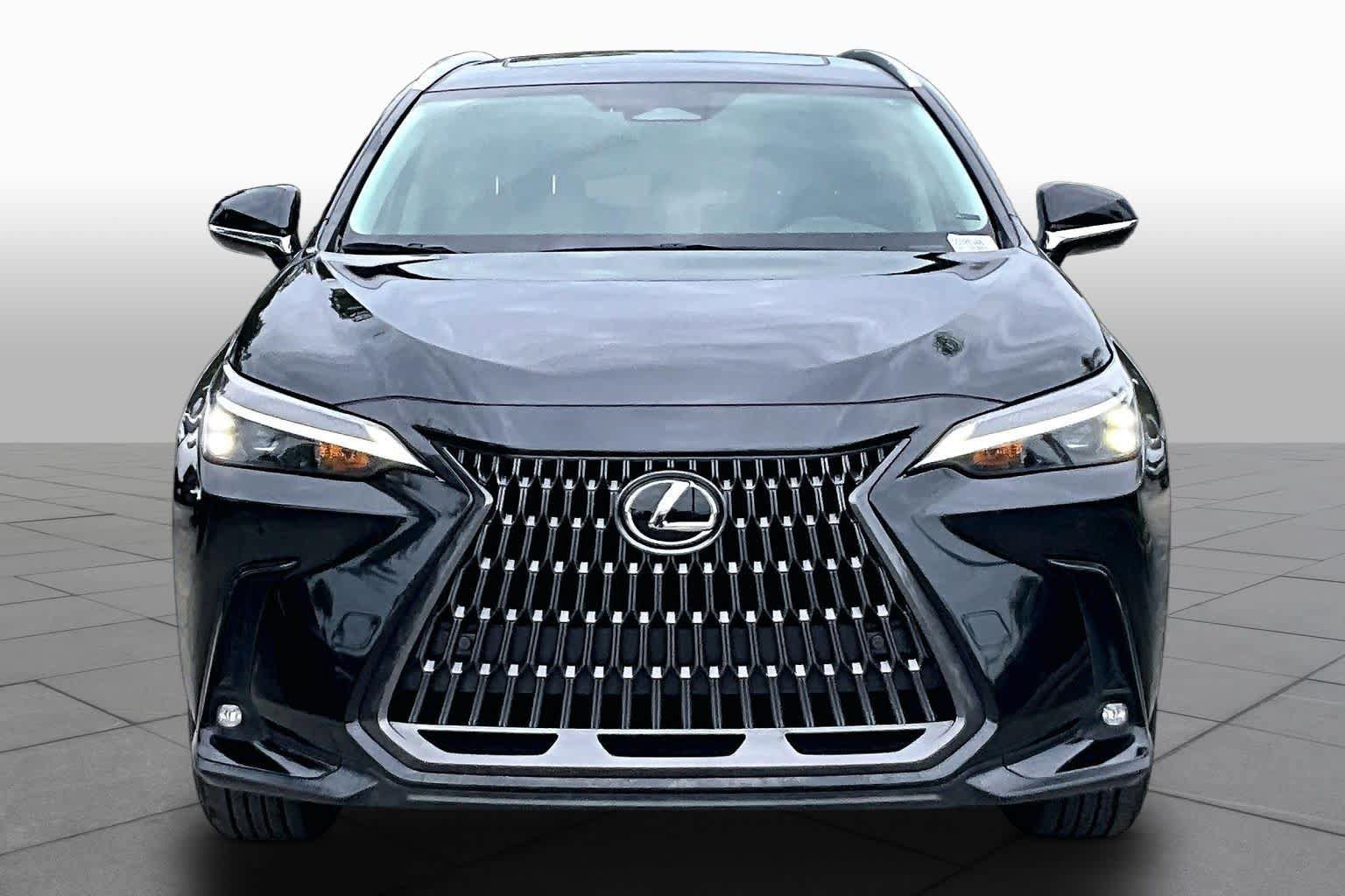 Used 2025 Lexus NX 250 FWD w/ Accessory Package (Z2) image 4