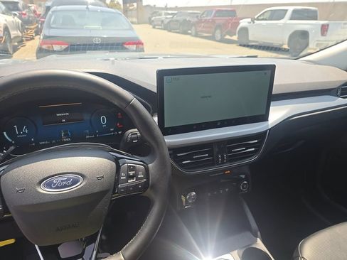 Used 2025 Ford Escape Platinum AWD/4WD image 3