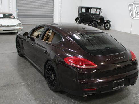 Used 2014 Porsche Panamera 4 image 8