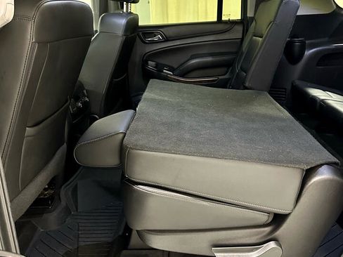 Used 2018 Chevrolet Suburban LT image 18