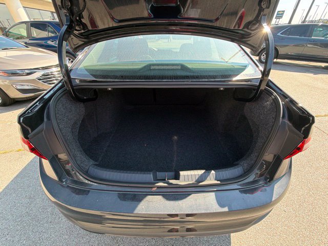 Used 2025 Volkswagen Jetta SE FWD image 33
