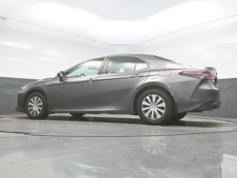 Used 2021 Toyota Camry LE image 33