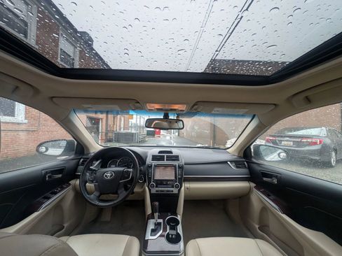 Used 2014 Toyota Camry XLE w/ Leather Package image 16