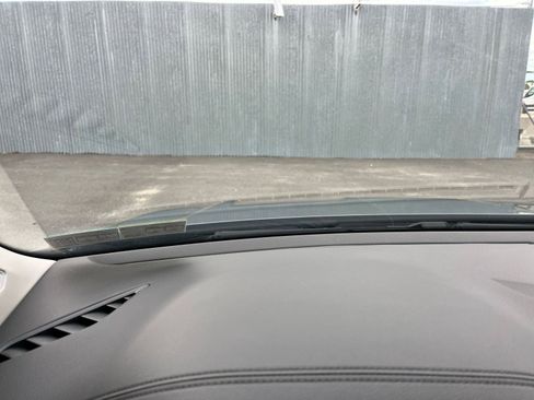 Used 2025 Volkswagen Jetta SE image 33