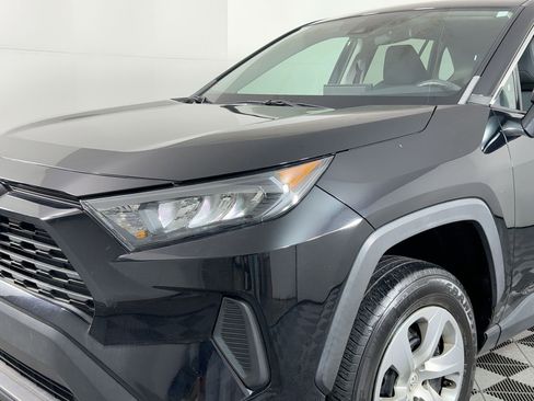 Used 2022 Toyota RAV4 LE image 10