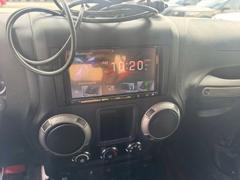 Used 2015 Jeep Wrangler Sport AWD/4WD image 15