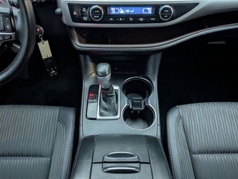 Used 2018 Toyota Highlander Plus image 21