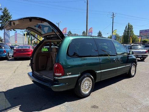 Used 1997 Chrysler Town & Country LXi image 10