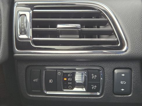 Used 2024 Lincoln Navigator Premiere AWD/4WD image 27