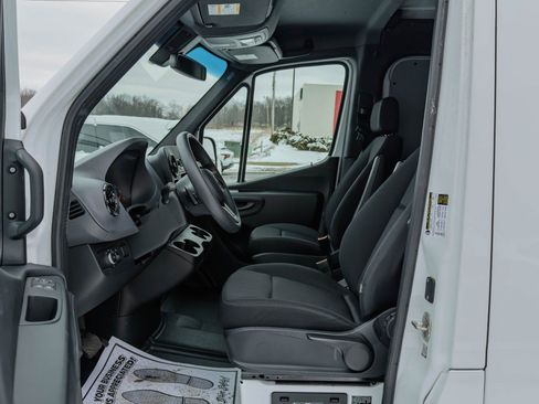 Used 2021 Mercedes-Benz Sprinter 2500 w/ Driver Convenience Package image 16