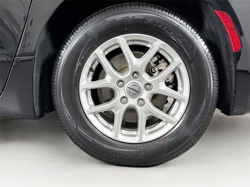 Used 2024 Chrysler Pacifica Touring-L FWD image 41