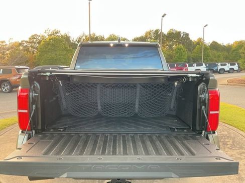 Used 2025 Toyota Tacoma TRD Sport AWD/4WD image 26