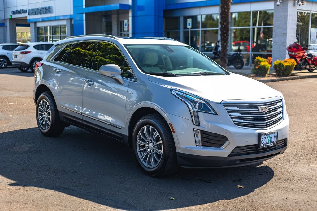 Used 2017 Cadillac XT5 Luxury w/ Driver Awareness Package AWD/4WD image 6