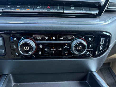 Certified 2023 Chevrolet Silverado 1500 High Country w/ High Country Premium Package AWD/4WD image 29
