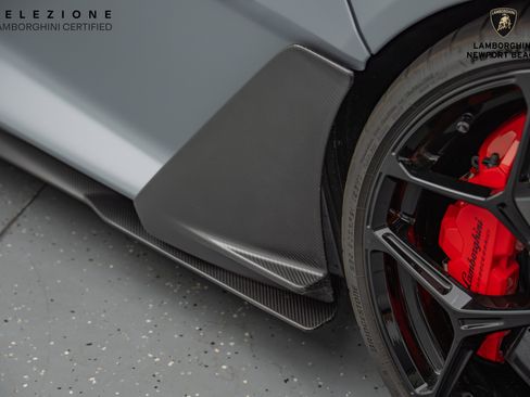 Used 2024 Lamborghini Revuelto image 5