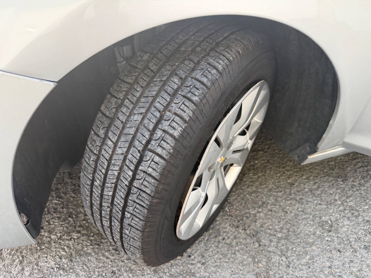 Used 2017 Chevrolet Cruze LS FWD image 22